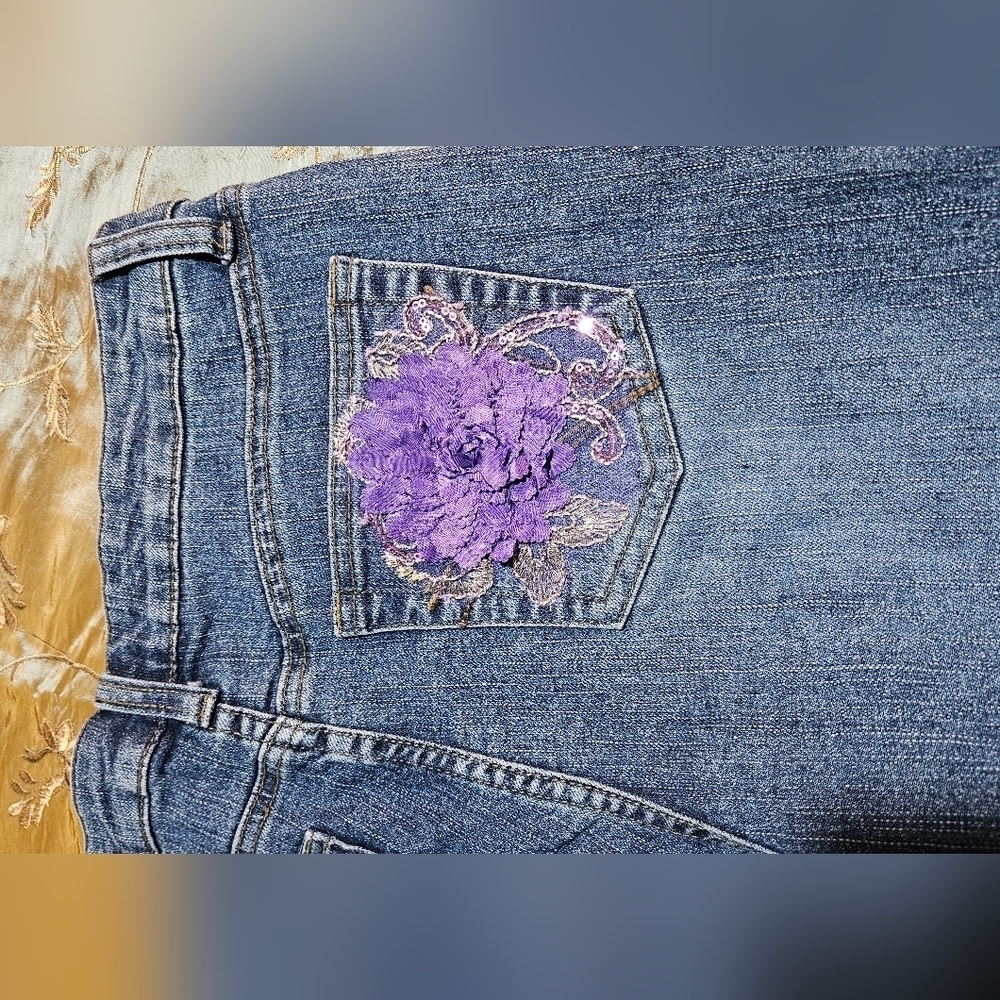 Embroidered Blue Jeans for Women - Picture 4 of 10